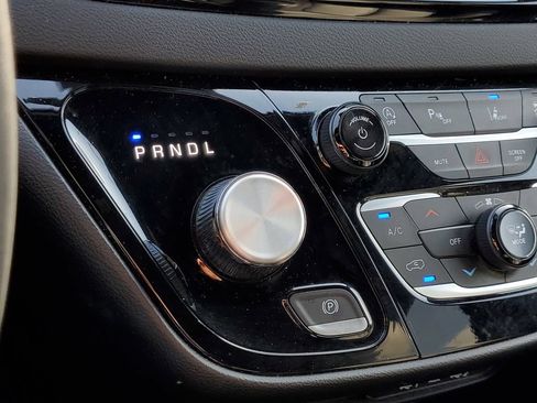 Used 2025 Chrysler Pacifica Select FWD image 35