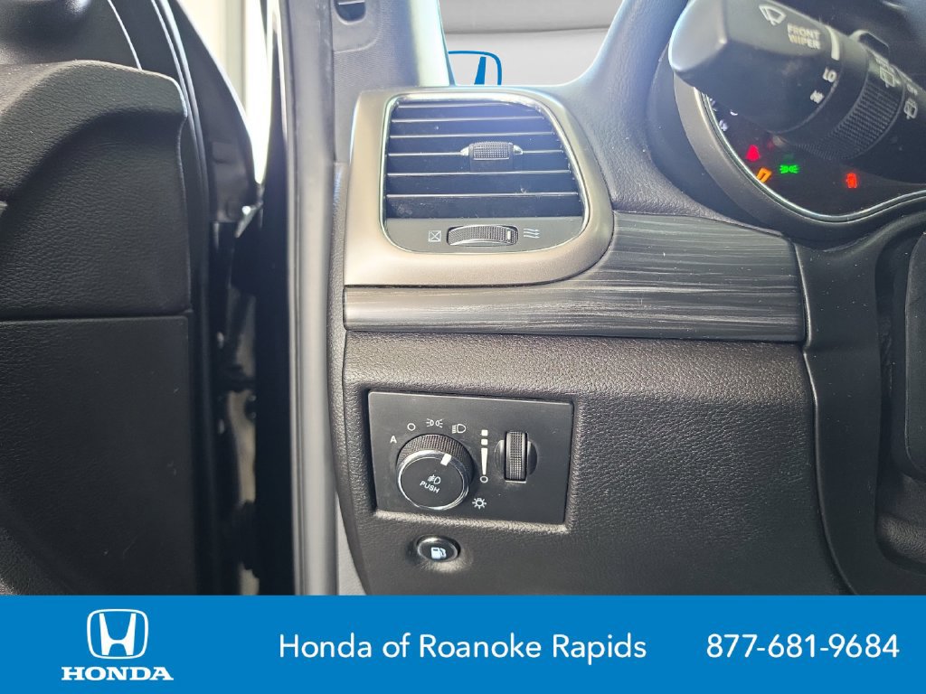 Used 2020 Jeep Grand Cherokee Laredo w/ Laredo X Package RWD image 30