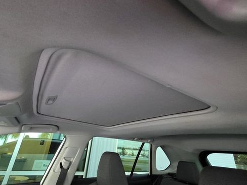 Used 2020 Toyota RAV4 XLE w/ Convenience Package FWD image 8