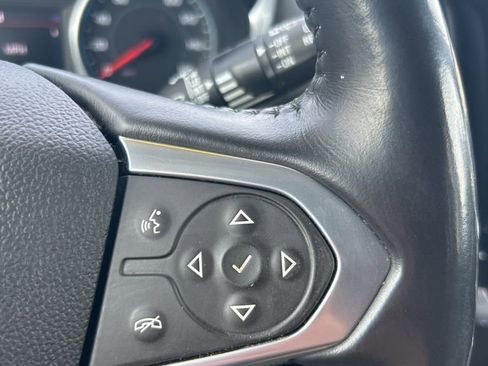 Used 2021 Chevrolet Traverse LT FWD image 37