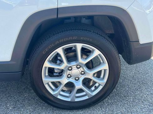 Used 2023 Jeep Compass Latitude AWD/4WD image 9