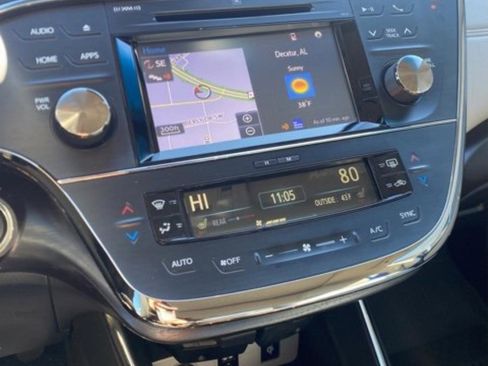 Used 2017 Toyota Avalon Limited image 25