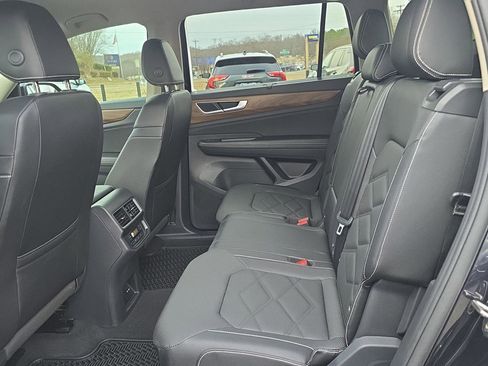 Certified 2025 Volkswagen Atlas SE image 10
