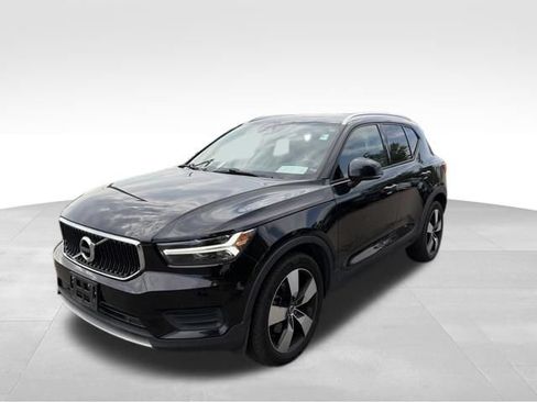 Used 2020 Volvo XC40 T5 Momentum w/ Protection Package Premier AWD/4WD image 2