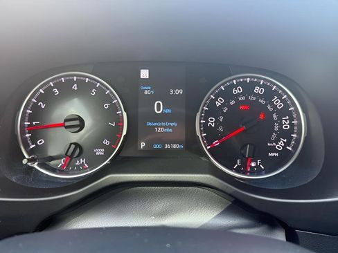 Used 2021 Toyota RAV4 LE image 11