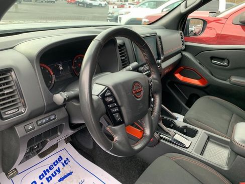 Used 2024 Nissan Frontier PRO-4X image 7