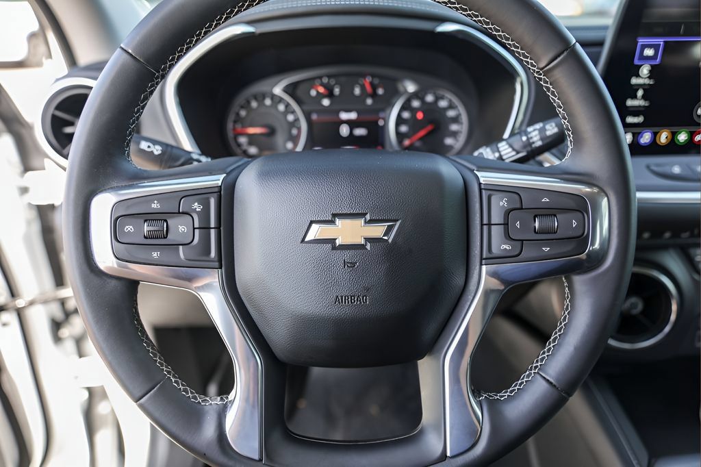 Used 2023 Chevrolet Blazer LT FWD image 12