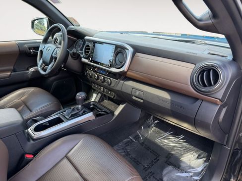 Used 2021 Toyota Tacoma Limited AWD/4WD image 26