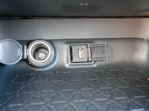 Used 2021 Toyota RAV4 LE AWD/4WD image 33
