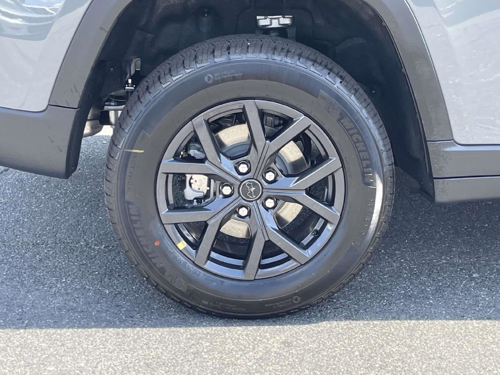 New 2027 Jeep Grand Cherokee Altitude RWD image 15