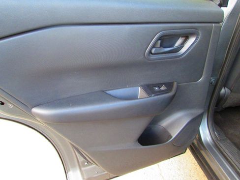 Used 2024 Nissan Rogue S AWD/4WD image 6