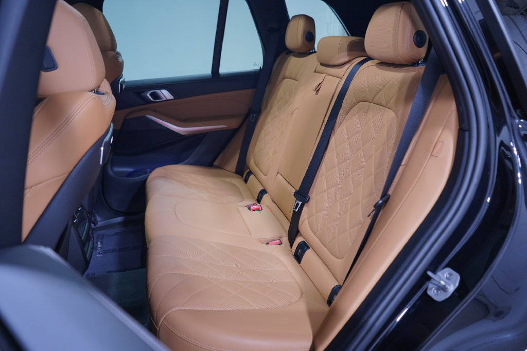 Used 2024 BMW X5 sDrive40i w/ M Sport Package RWD image 11