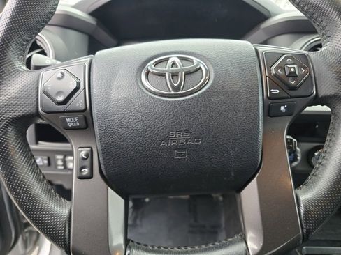 Used 2017 Toyota Tacoma TRD Sport image 36
