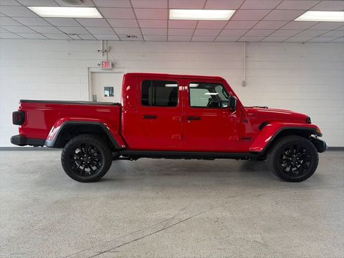 Used 2024 Jeep Gladiator Sport AWD/4WD image 3
