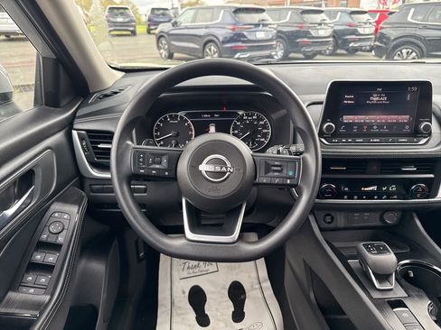 Used 2024 Nissan Rogue SV image 39