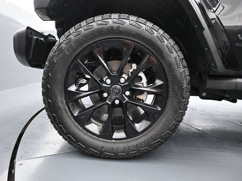 Used 2025 Jeep Gladiator Sport AWD/4WD image 25