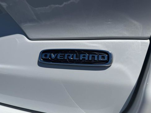 Used 2022 Jeep Grand Cherokee Overland w/ Adv Protech Group III AWD/4WD image 8