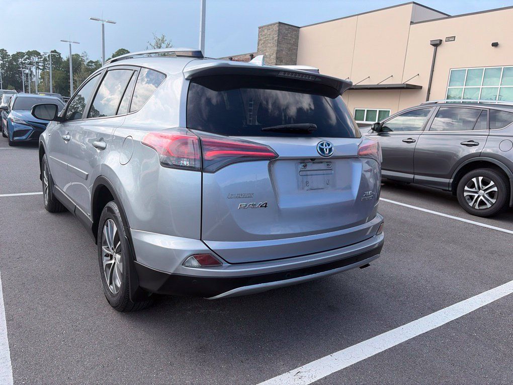 Used 2018 Toyota RAV4 XLE w/ Convenience Package AWD/4WD image 3