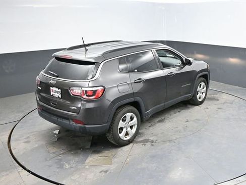 Used 2018 Jeep Compass Latitude FWD image 39