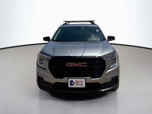 Used 2023 GMC Terrain SLT w/ LPO, 'HIT The Road' Package FWD image 2