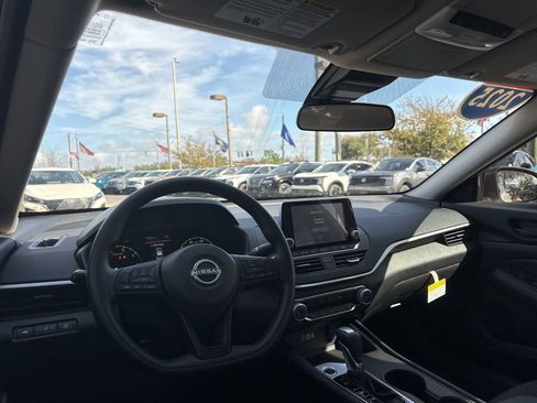 Certified 2025 Nissan Altima 2.5 S image 10