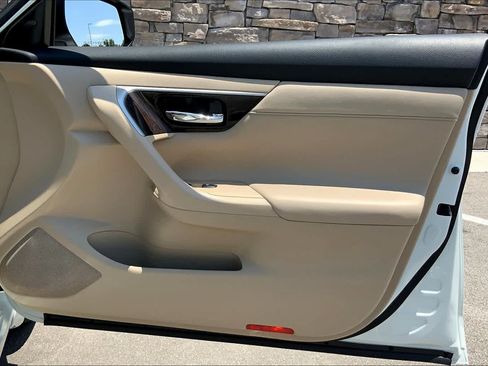 Used 2014 Nissan Altima 2.5 SL w/ Technology Package FWD image 22