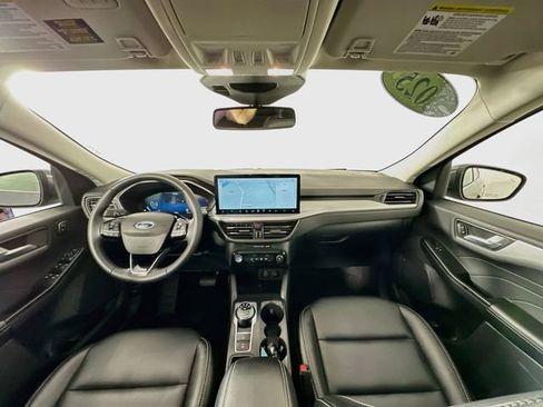 Used 2025 Ford Escape Platinum AWD/4WD image 3