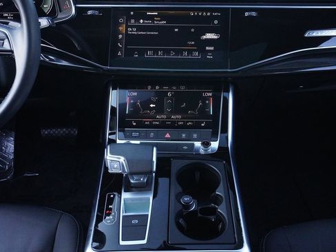 Used 2024 Audi Q8 Premium image 58