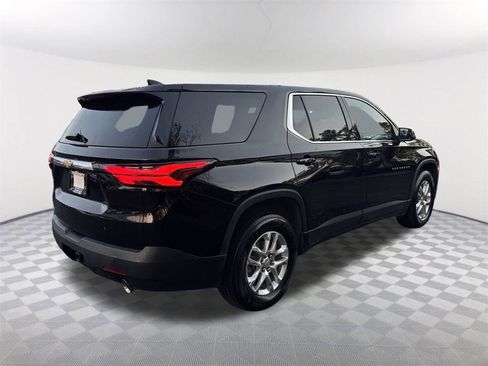 Used 2022 Chevrolet Traverse LS image 5