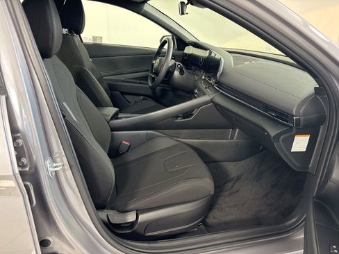 New 2025 Hyundai Elantra SEL FWD image 12