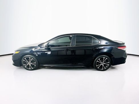 Used 2018 Toyota Camry SE w/ Convenience Package FWD image 4