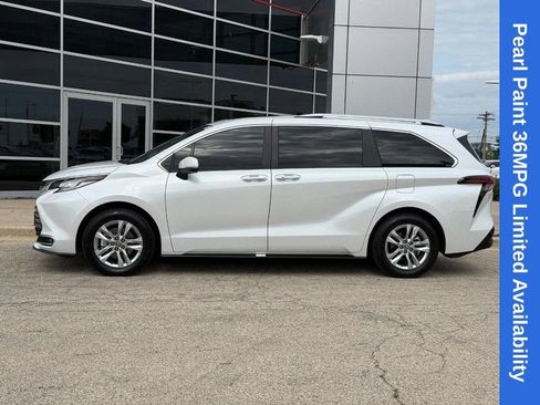 Used 2025 Toyota Sienna Limited FWD image 6
