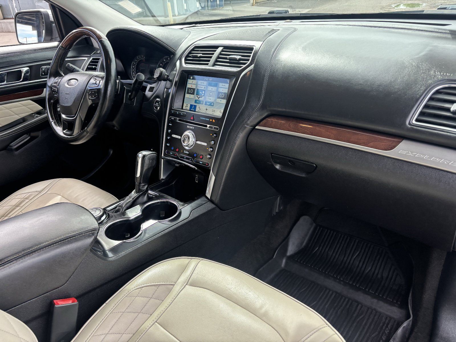 Used 2017 Ford Explorer Platinum AWD/4WD image 13