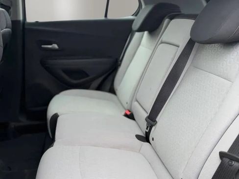 Used 2019 Chevrolet Trax LS AWD/4WD image 18