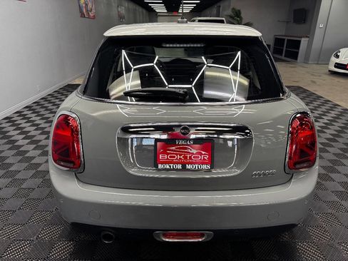 Used 2019 MINI Cooper 4-Door Hardtop w/ Premium Package image 11