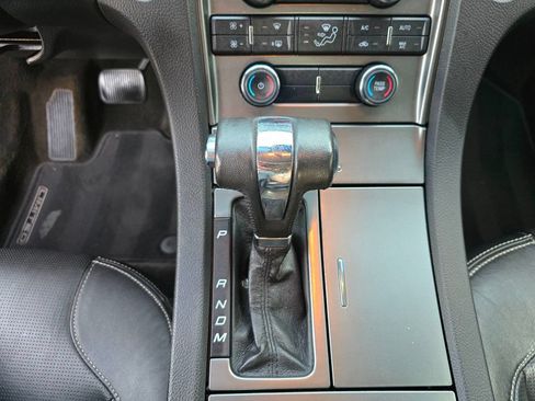 Used 2012 Ford Taurus Limited FWD image 22