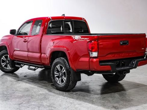 Used 2016 Toyota Tacoma TRD Sport w/ Towing Package image 12