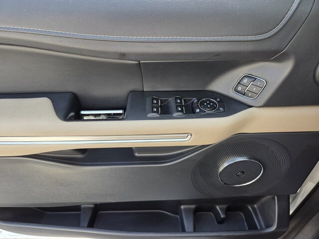 Used 2024 Ford Expedition Limited RWD image 32