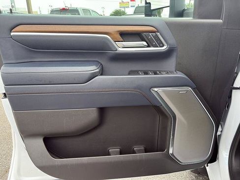 Used 2024 Chevrolet Silverado 2500 High Country w/ High Country Premium Package AWD/4WD image 35