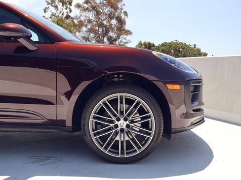 Certified 2023 Porsche Macan AWD/4WD image 11