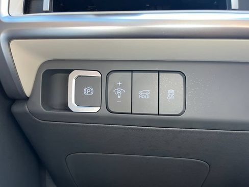 Used 2025 Hyundai Santa Fe SEL FWD image 10