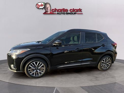 Used 2023 Nissan Kicks SR w/ SR Premium Package image 2
