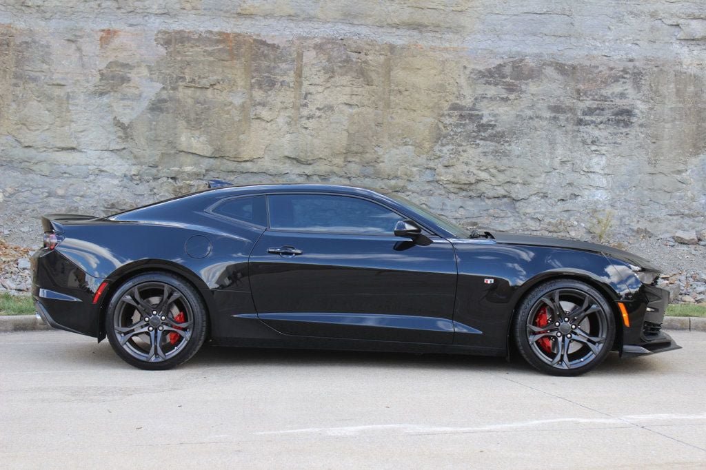 Used 2019 Chevrolet Camaro SS RWD image 4