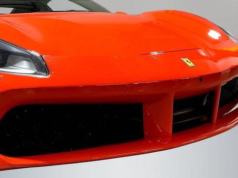 Used 2018 Ferrari 488 GTB RWD image 27