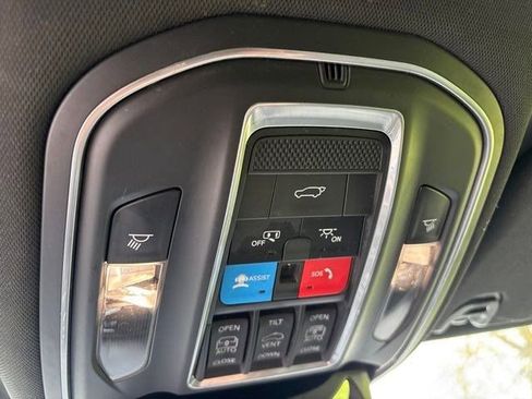 Used 2022 Jeep Wagoneer Series III w/ Premium Group I AWD/4WD image 27