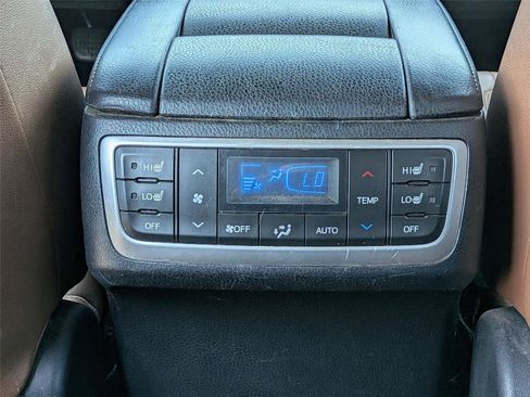 Used 2018 Toyota Highlander Limited Platinum AWD/4WD image 32