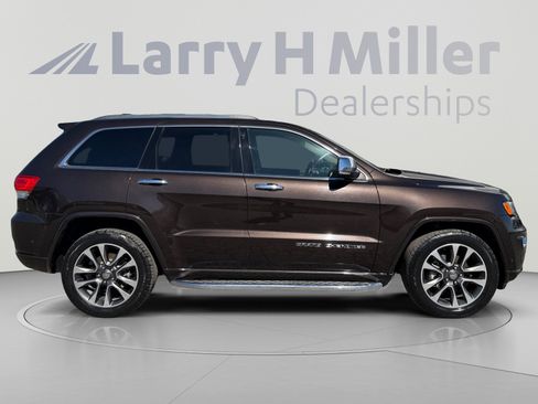 Used 2017 Jeep Grand Cherokee Overland w/ Jeep Active Safety Group RWD image 6