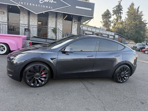 Used 2024 Tesla Model Y Performance AWD/4WD image 2