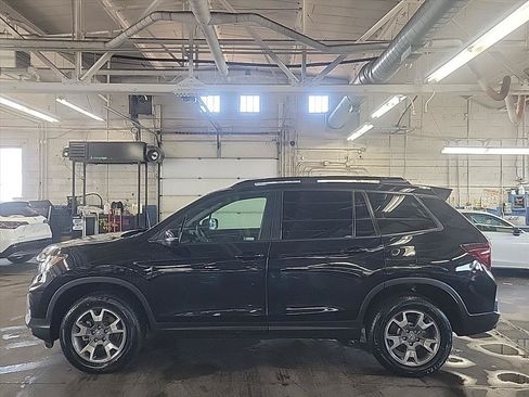 Used 2023 Honda Passport TrailSport image 2