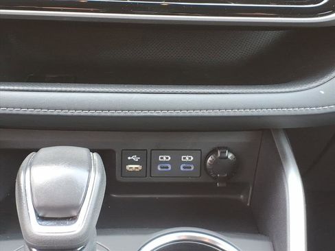 Used 2022 Toyota Highlander XLE image 28